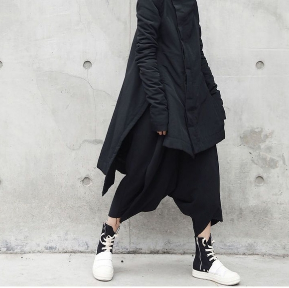 Simple Black-Turtleneck  Padded High Low Coat - Picture 9 of 16